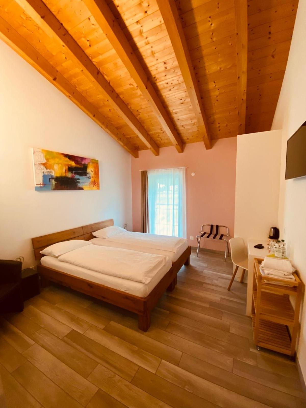 Agriturismo Regusci Camorino Exterior photo